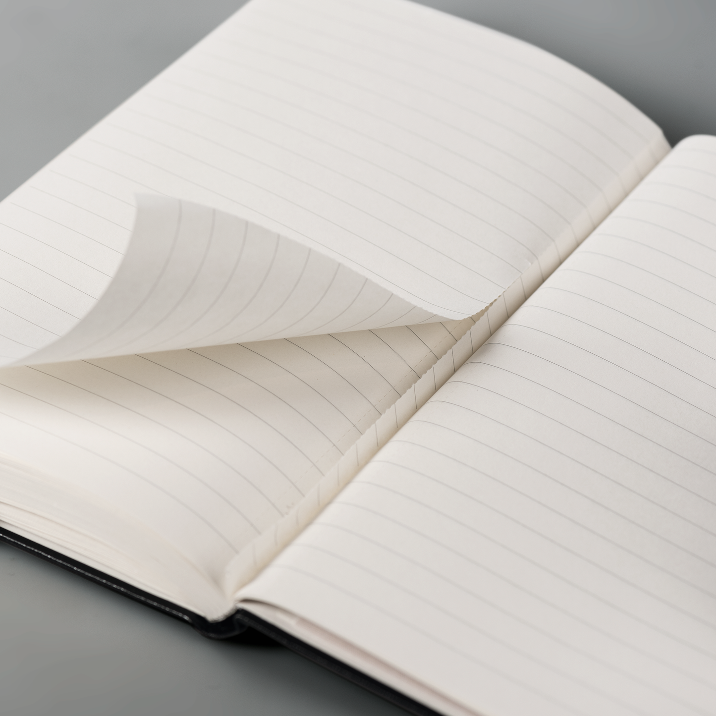 Notizbuch Brunnen Kompagnon White, A5, kariert, Gummizugverschluss, weiß